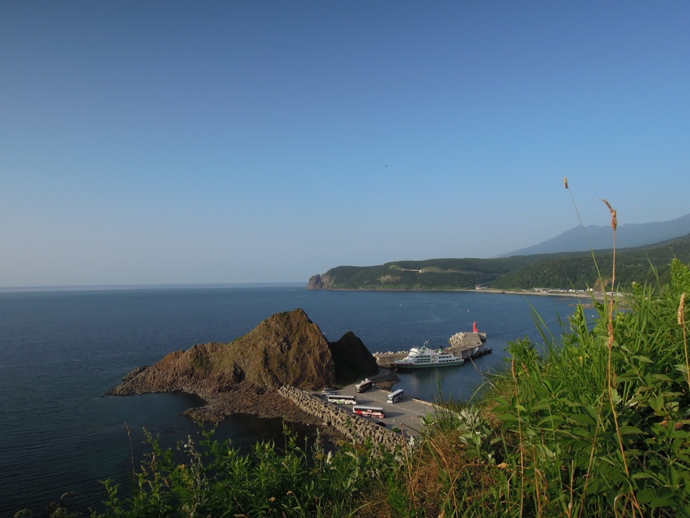 Vue du haut du gros caillou de Utoro