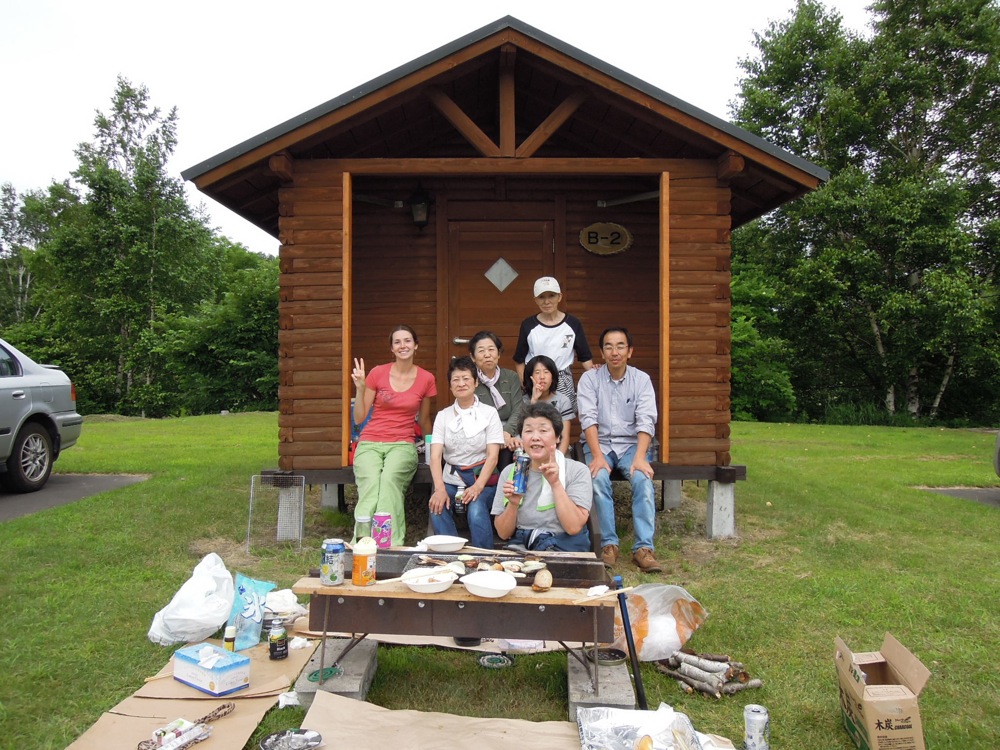 Au menu de ce petit dej: calamar, coquillages et oignons grillés. La sauce du calamar est drôlement bonne alors je demande ce que c'est: euh en fait c'est juste les viscères de l'animal... Bon appétit! 