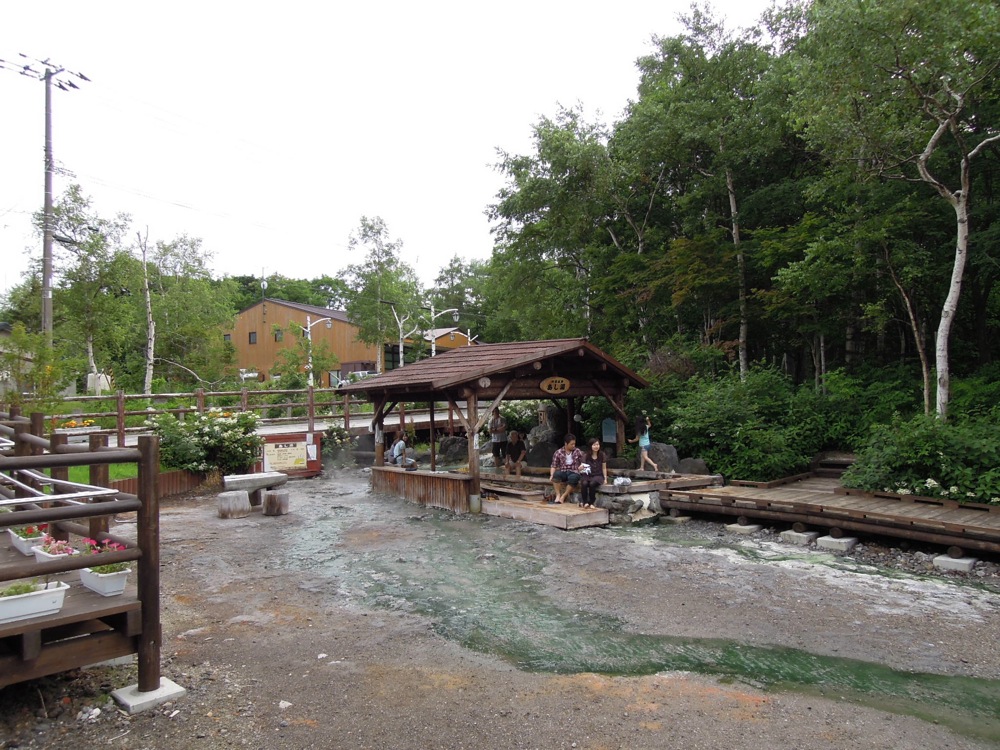 Entre Kiyosato et le lac Kussharo, il y a Kawayu Onsen, une ville connue pour ses onsen bien sûr