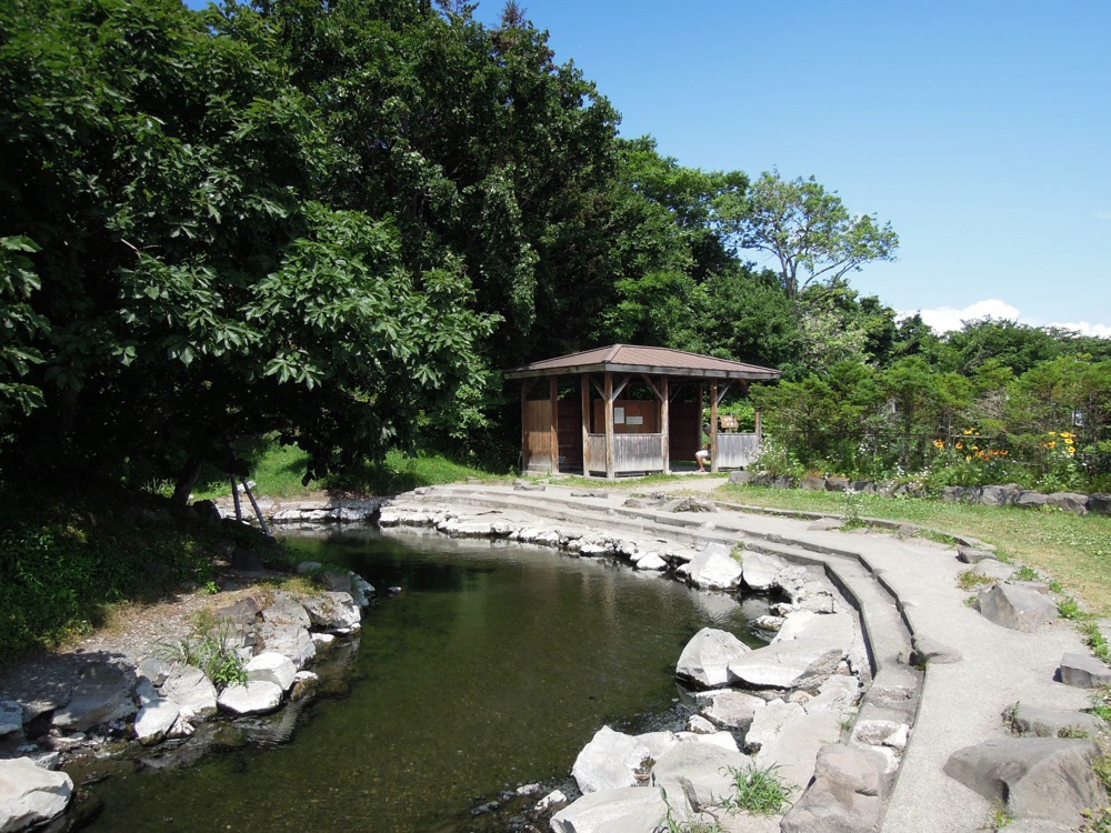 Péninsule de Wakoto et lac Kussharo: un onsen gratuit en bord de lac! Attention c'est chaud!