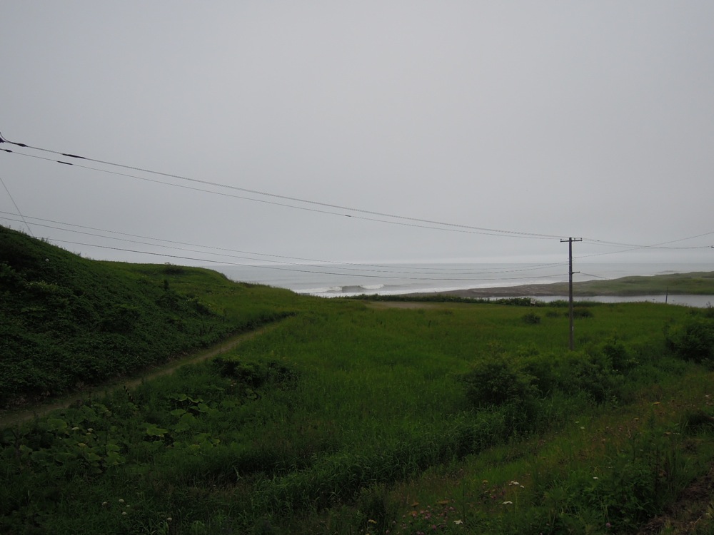 ... et la mer: sur une bande étroite de terre