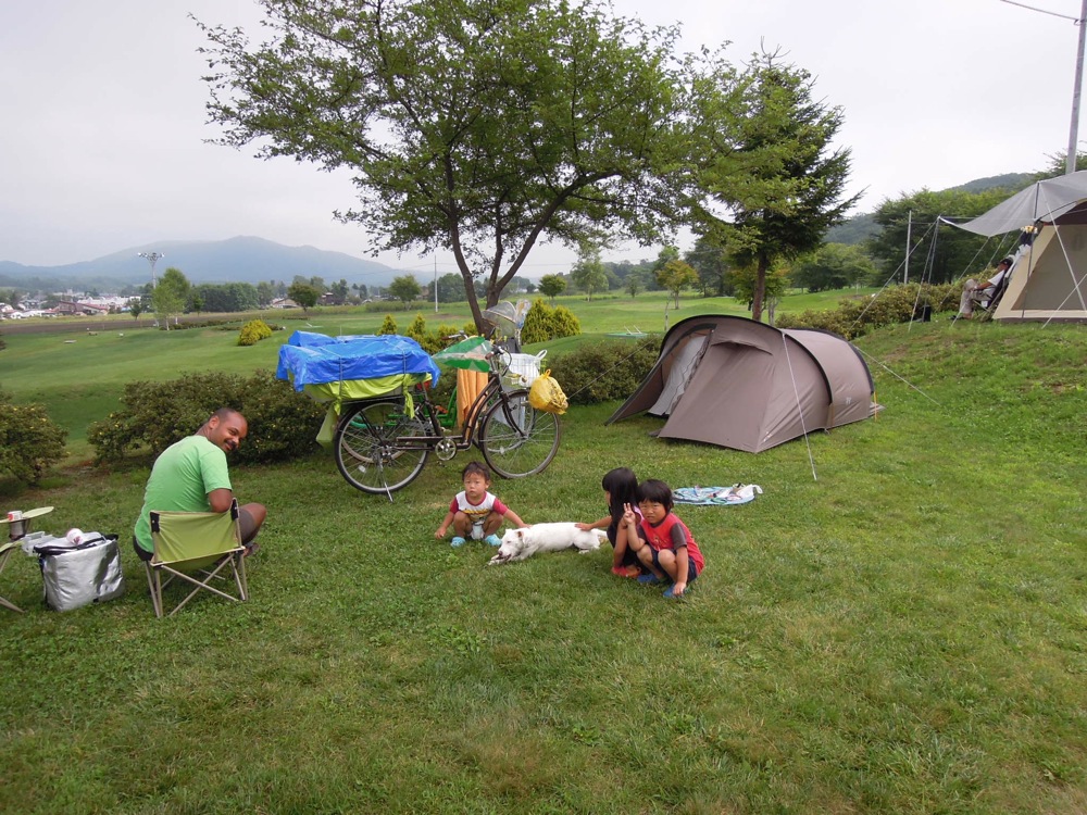 Camping Nauman: nous avons reçu la visite de nos voisins pendant le pti dej!