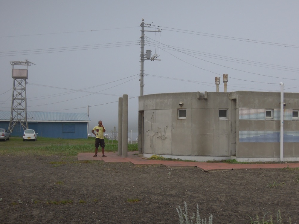 Réveil au camping entre lac et mer déchaînée