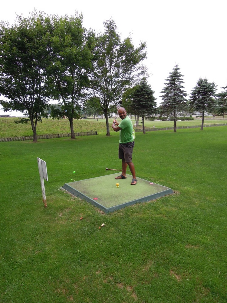 Camping Nauman: François au golf... japonais