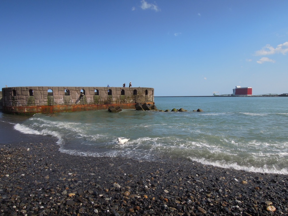 Enfin une mer un peu moins agitée et un peu plus bleue! Nous sommes à Hiroo