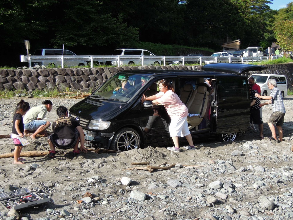 Barbecue: ce ne sont pas les seuls à avoir eu des problèmes ce jour-là mais eux ont mis des heures à s'en sortir!
