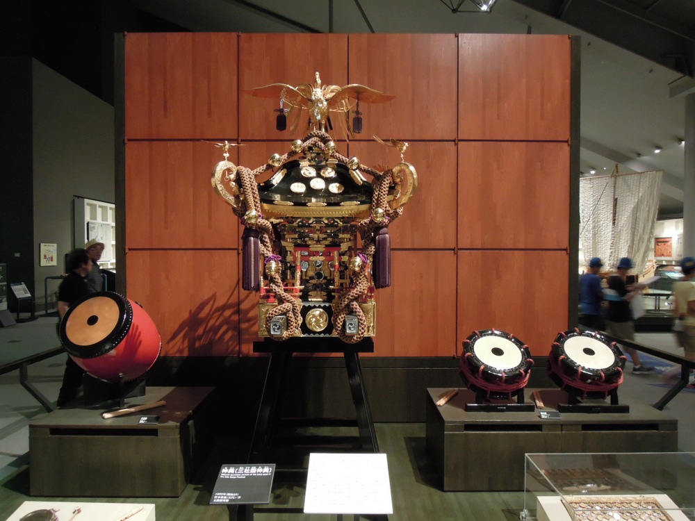 Musée de Edo-Tokyo: Objets utilisés lors des festivals et défilés dans des temples