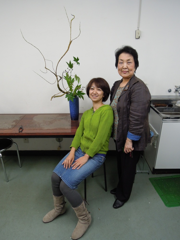 Ikebana: Nobuko et notre professeur