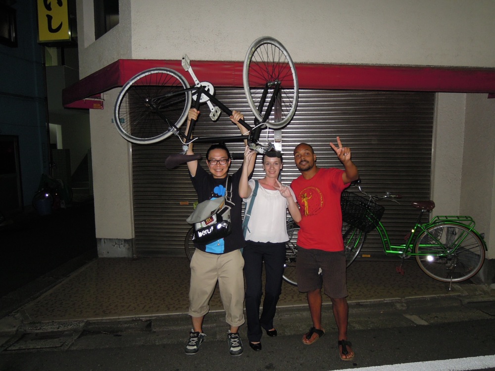 Masa (et son vélo), Florence et François: après un super resto de fruits de mer au barbecue!